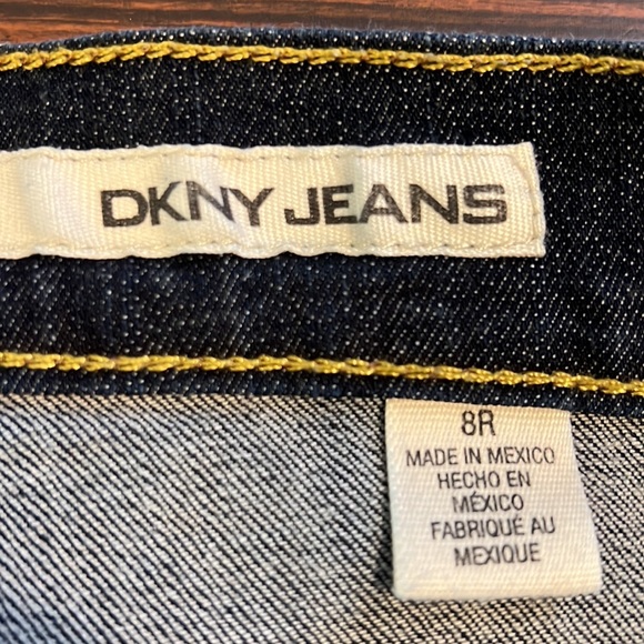 DKNY SoHo Jean in Excellent Condition sz 8R - Picture 4 of 7